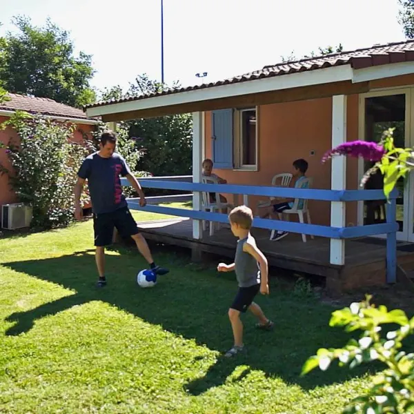 le-hameau-des-genets-montlaur-yojhu