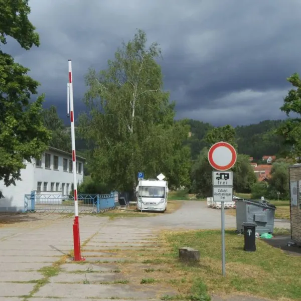 wohnmobilstellplatz-an-der-werrabrucke-treffurt-miutz