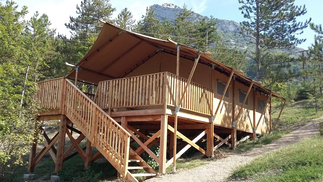 le-clot-du-jay-clamensane-pmoke