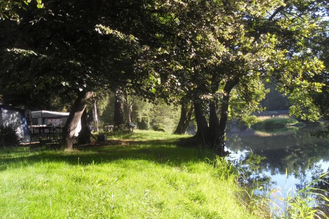 camping-intercommual-le-patis-les-aynans-idut0