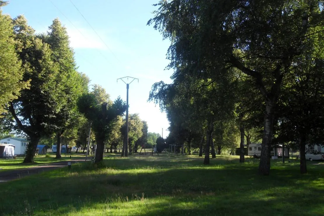 camping-intercommual-le-patis-les-aynans-weqxl