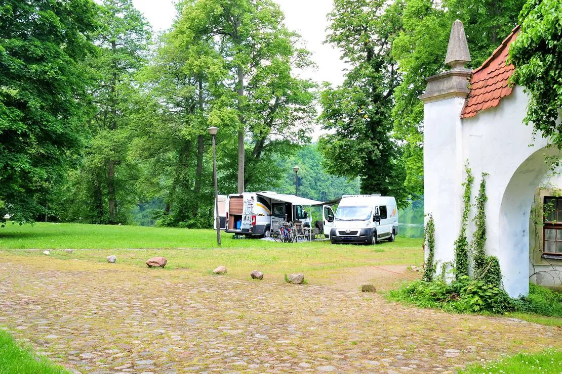 camping-schloss-podewils-kragpolanow-paucs