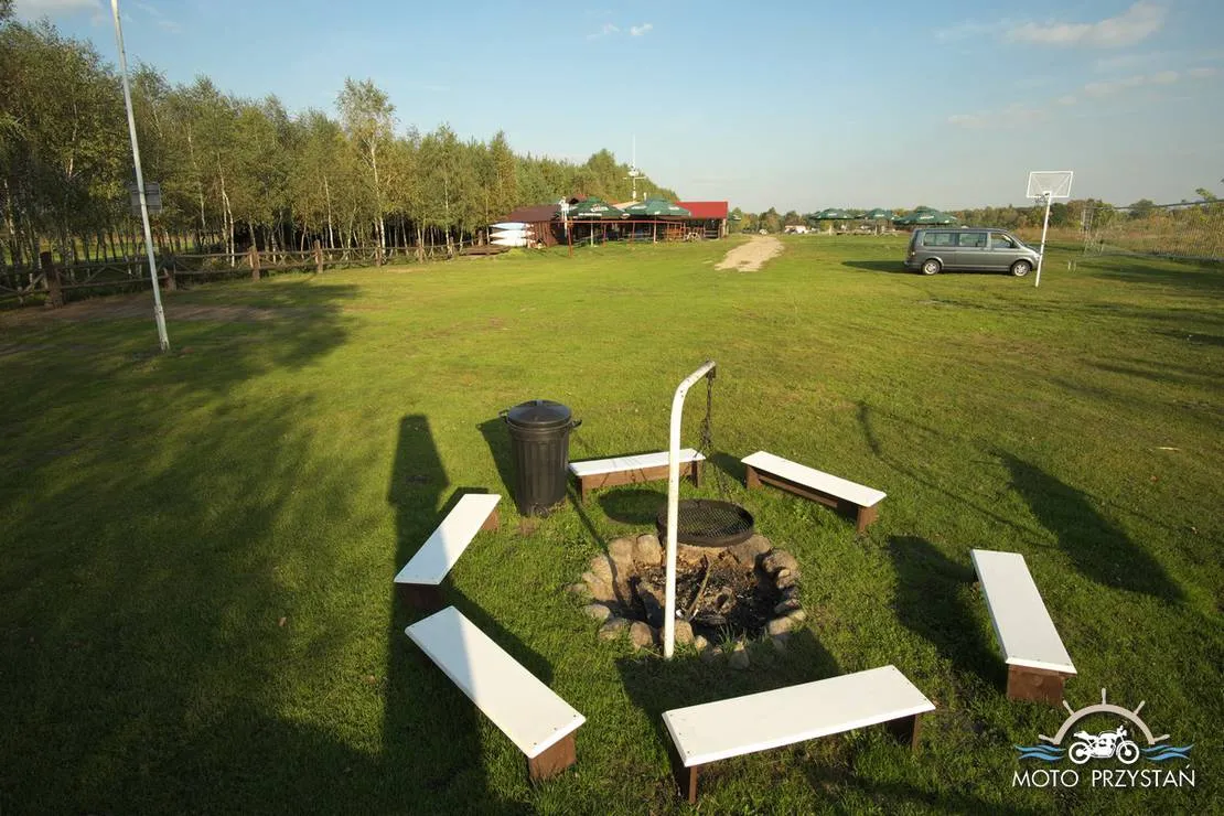 moto-przystan-camping-brochow-t8z2y