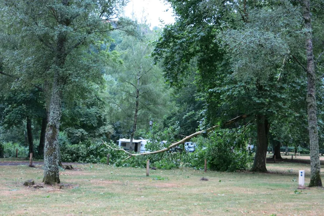 camping-municipal-de-lombrade-aurillac-cikan