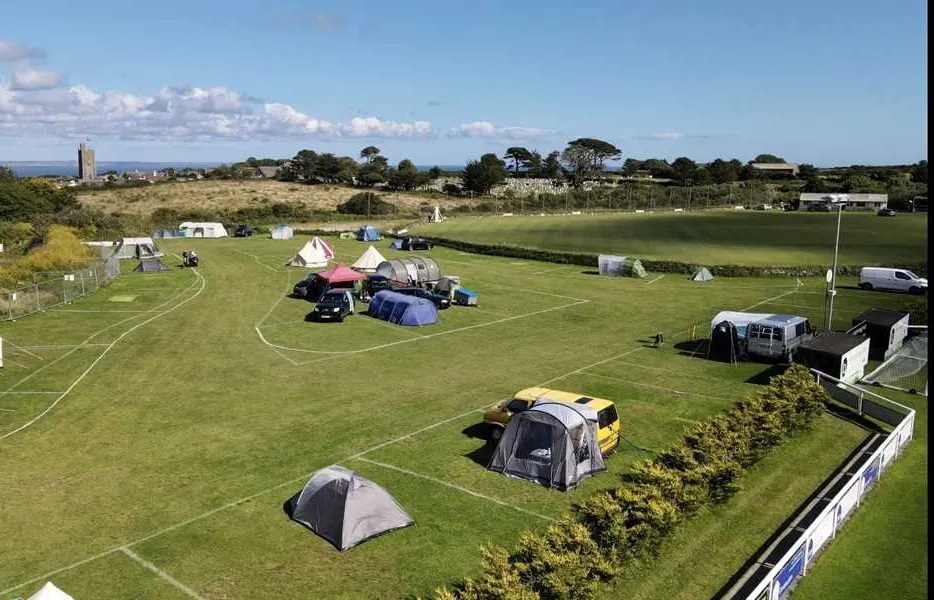 mousehole-camping-penzance-fykgw