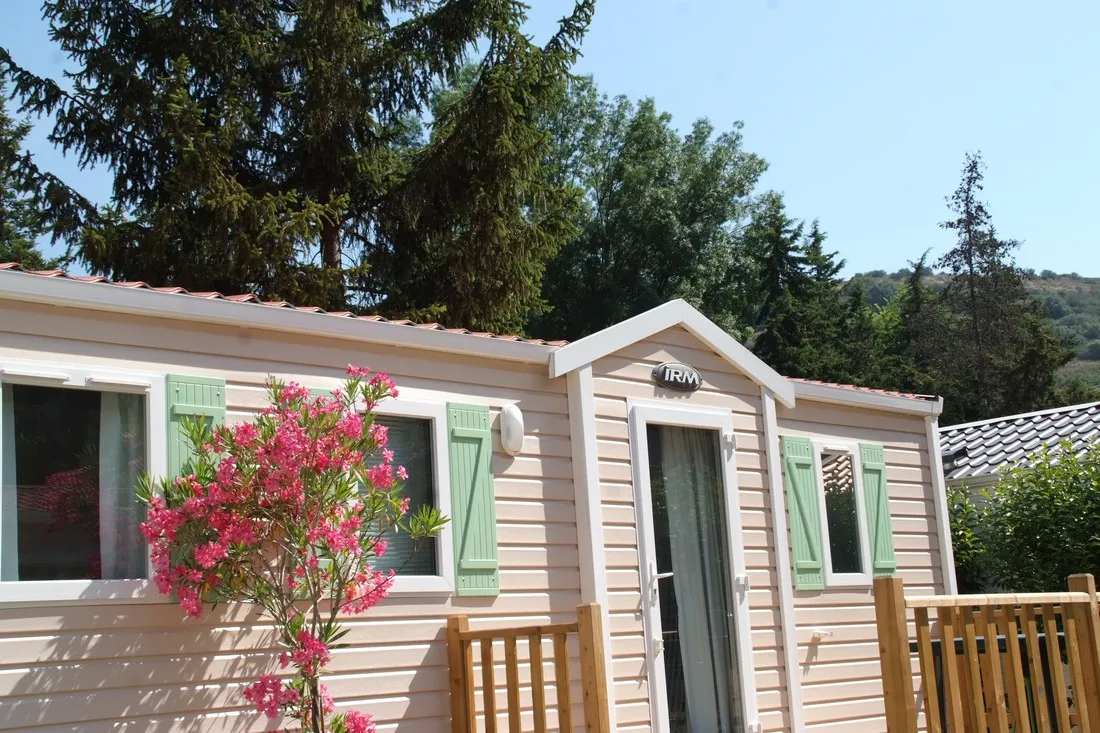 parc-saint-james-le-sourire-villeneuve-loubet-kfhcb