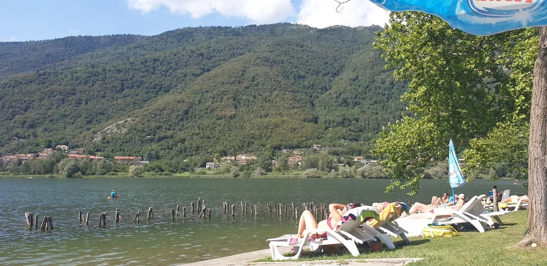 al-lago-di-lago-tarzo-qchgj