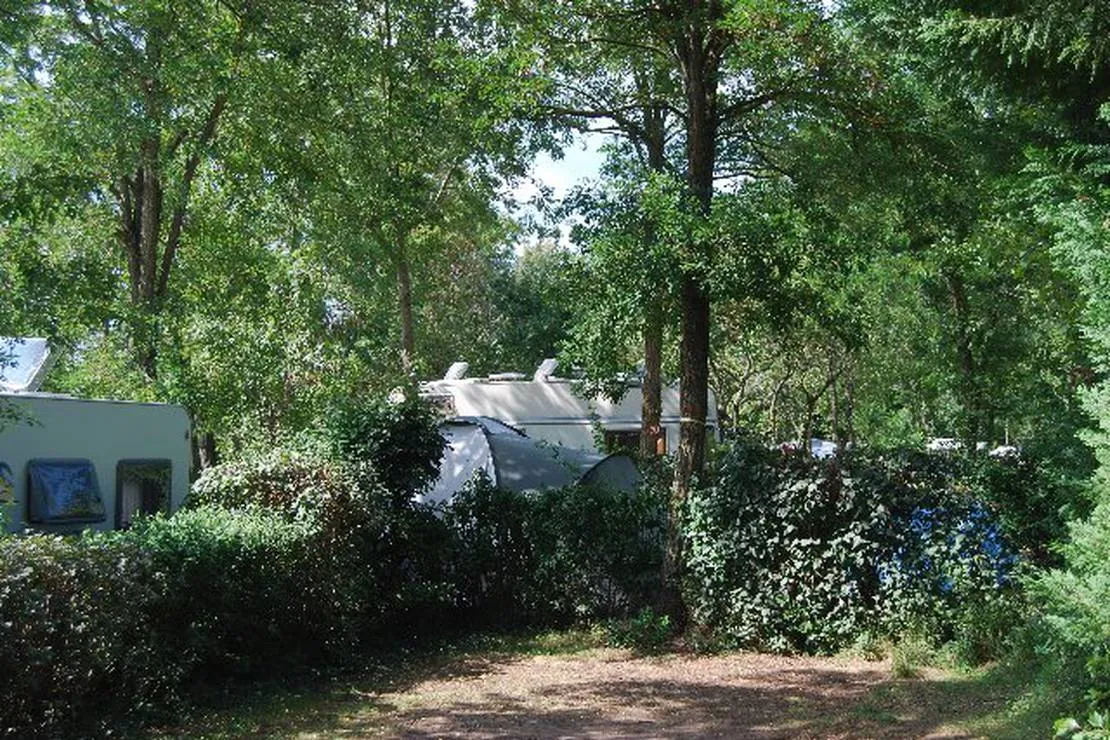 camping-chateau-de-grange-fort-issoire-les-pradeaux-f0hos