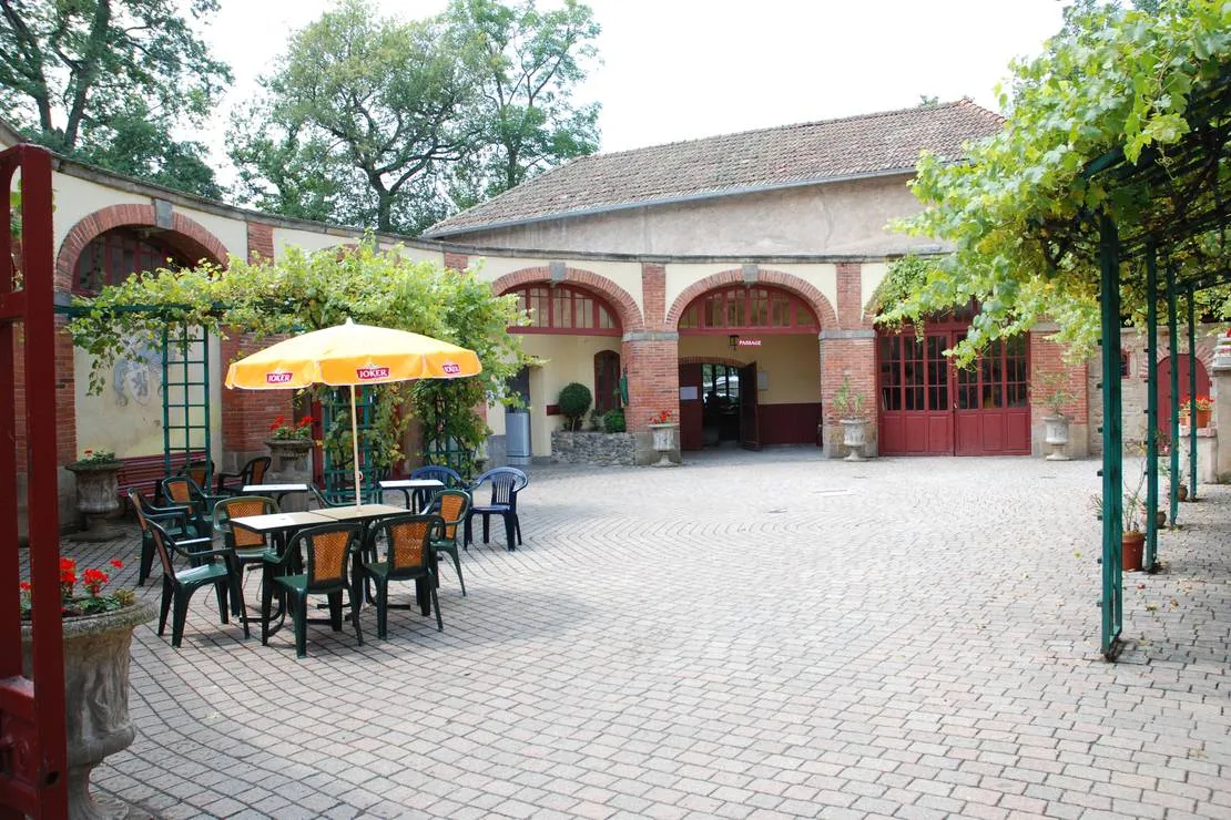 camping-chateau-de-grange-fort-issoire-les-pradeaux-k0uj3