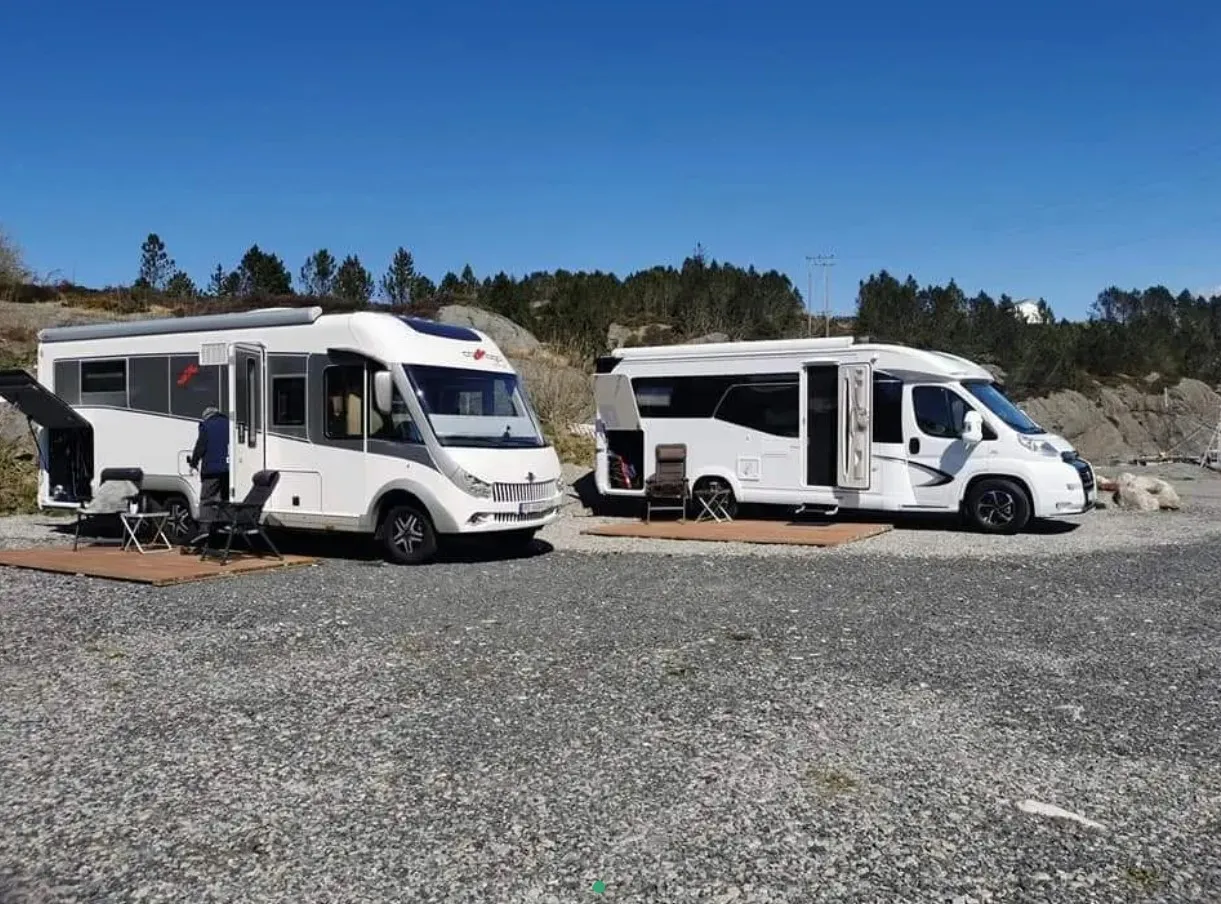 syltoy-bobilparkering-fjell-jx0iu