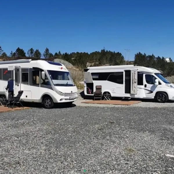 syltoy-bobilparkering-fjell-jx0iu