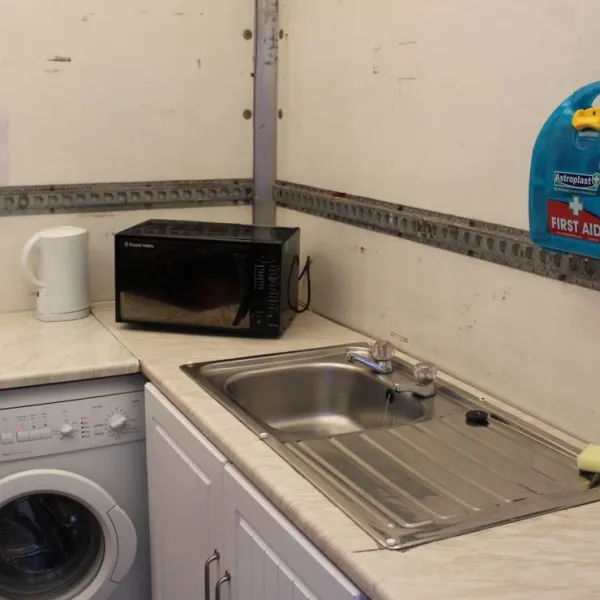 penhalvean-pottery-campsite-penhalvean-trb2g