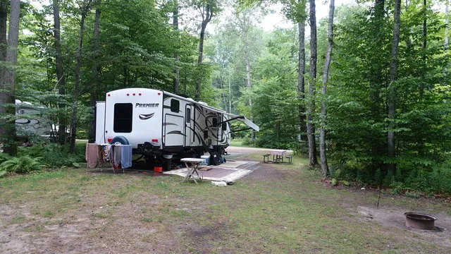 log-cabin-resort-campground-curtis-5q8yn