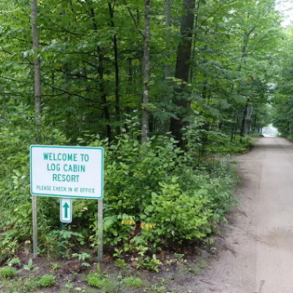 log-cabin-resort-campground-curtis-gyzgb