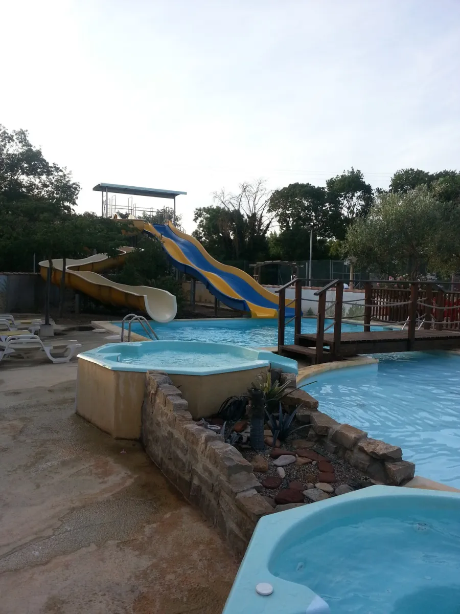 les-rivieres-clermont-lherault-xwut9