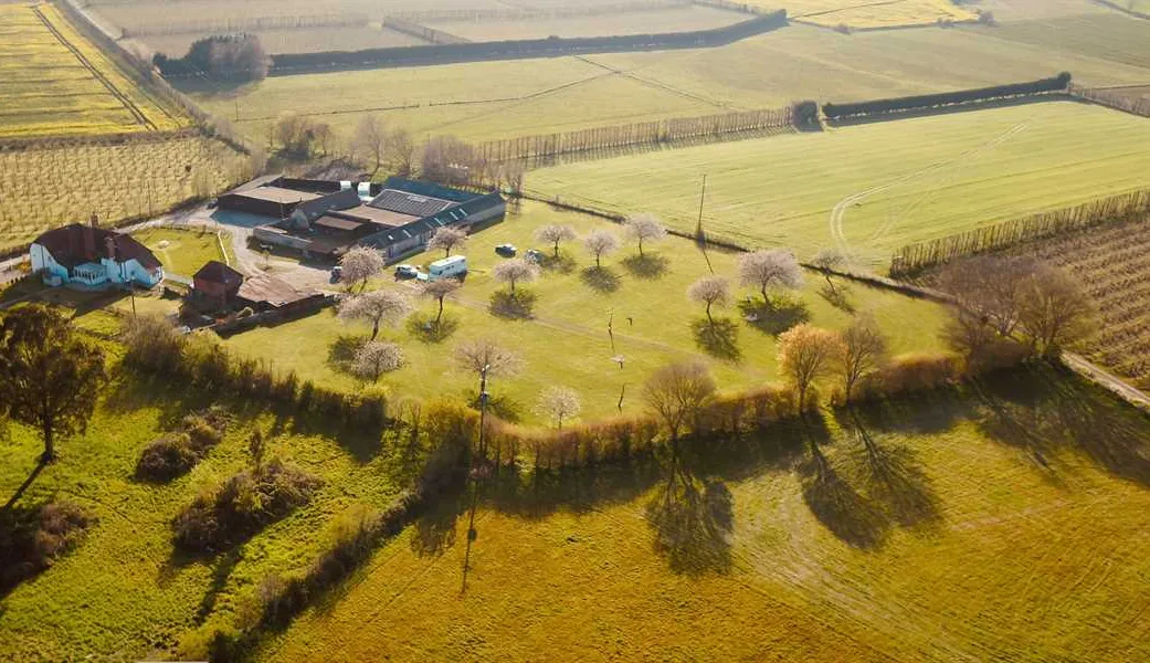 painters-farm-campsite-faversham-ouhfx
