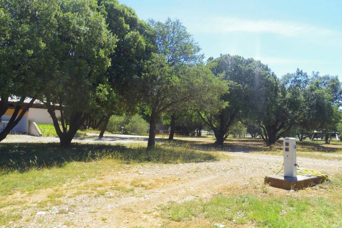camping-la-casse-chateau-arnoux-st-auban-53klm