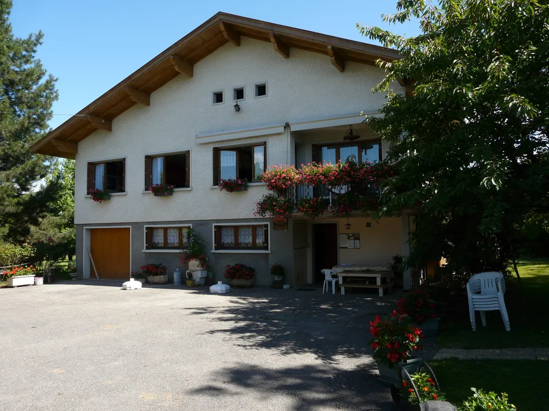 camping-aire-naturelle-la-bergerie-la-balme-de-sillingy-3q90d
