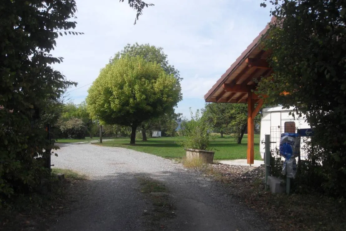 camping-aire-naturelle-la-bergerie-la-balme-de-sillingy-khrre