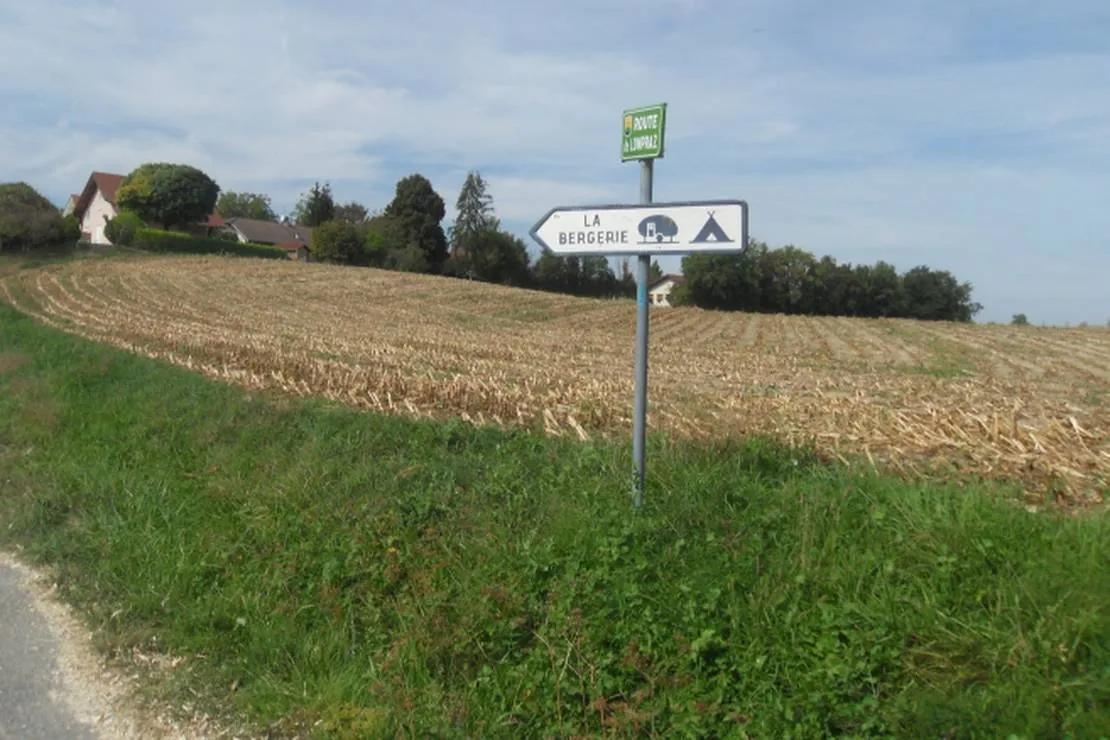 camping-aire-naturelle-la-bergerie-la-balme-de-sillingy-lfcv6