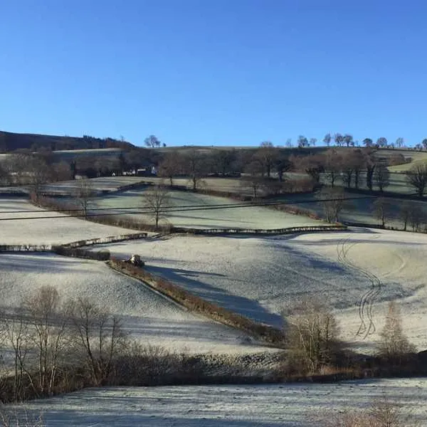 wern-ddu-farm-penybontfawr-xuuny