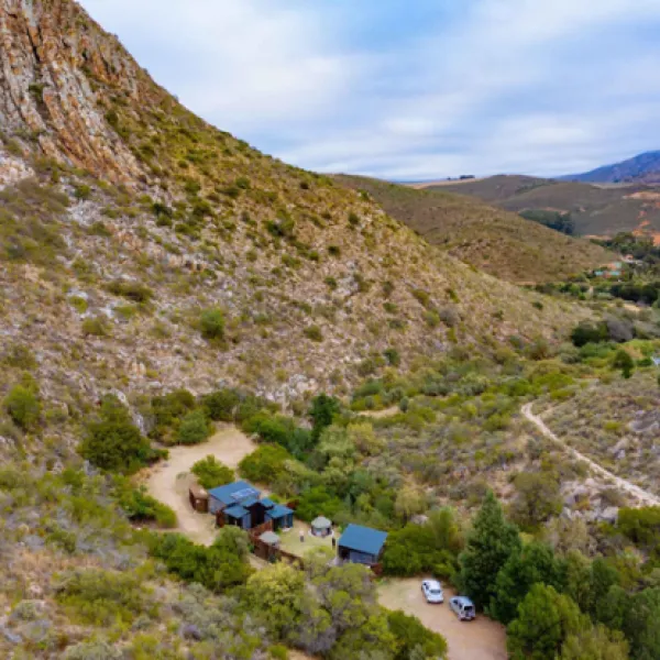 kestrel-yurt-camp-botrivier-pzedc