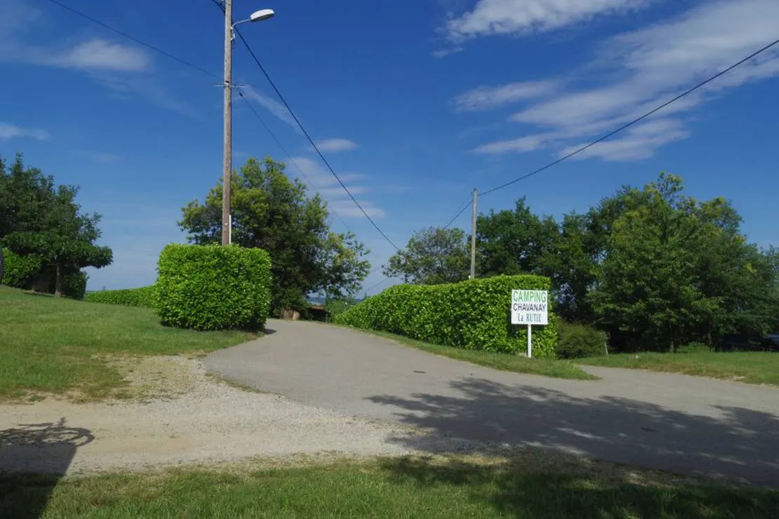 camping-aire-naturelle-de-bertholat-pierre-chavanay-djyyz