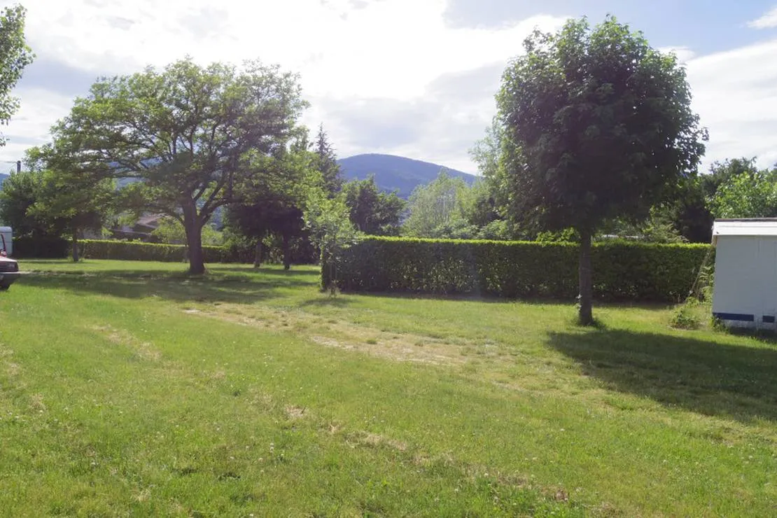 camping-aire-naturelle-de-bertholat-pierre-chavanay-rzlny