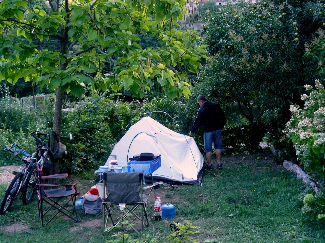 les-chenevieres-pied-de-borne-kjhpf