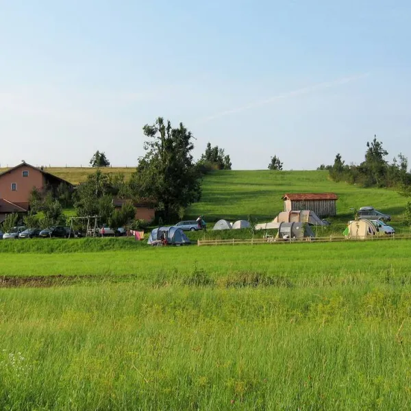 camping-na-meji-pivka-b6oxt