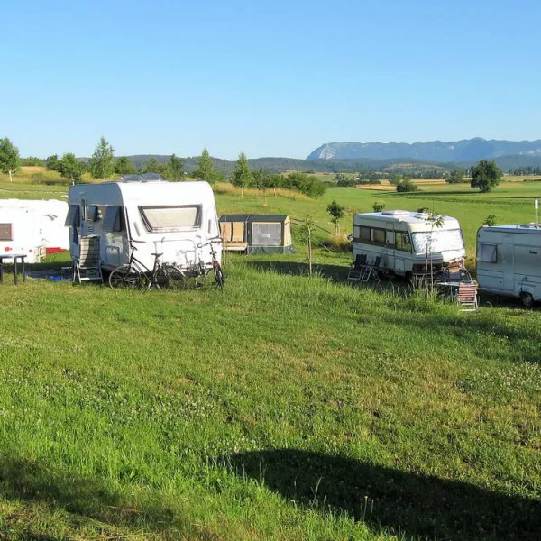 camping-na-meji-pivka-ijpkg