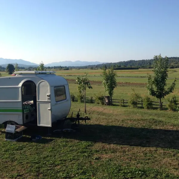 camping-na-meji-pivka-j26lg