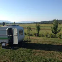 camping-na-meji-pivka-j26lg