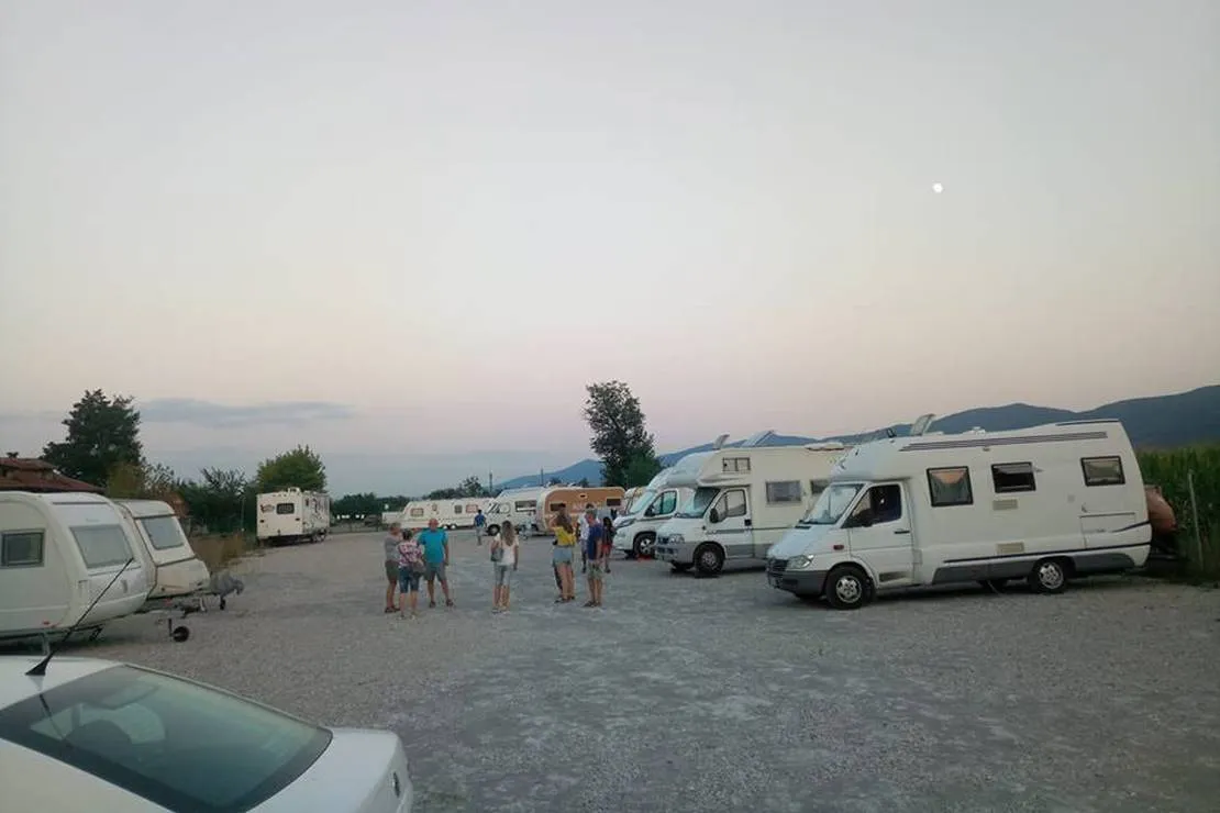 camper-stop-vrana-sofia-l1bbx