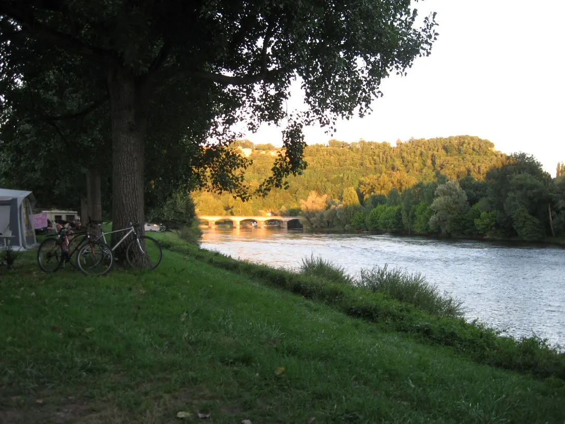 verte-rive-la-roque-gageac-dordogne-xkuek