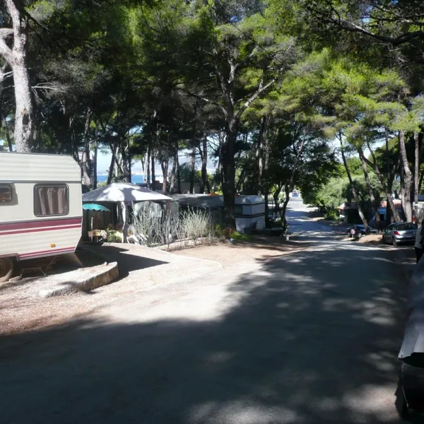 les-baumelles-st-cyr-sur-mer-iwbvo