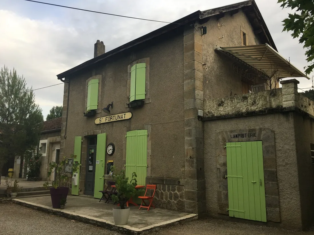 la-gare-des-amis-st-fortunat-sur-eyrieux-jg7ju