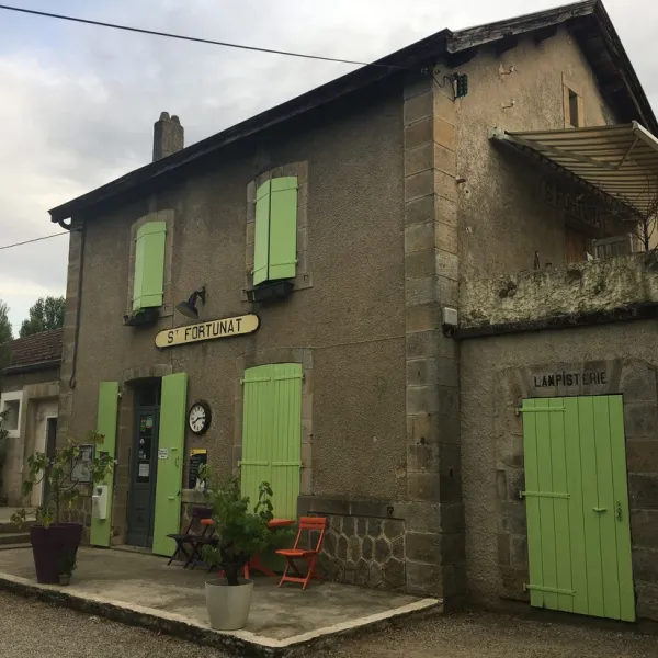 la-gare-des-amis-st-fortunat-sur-eyrieux-jg7ju