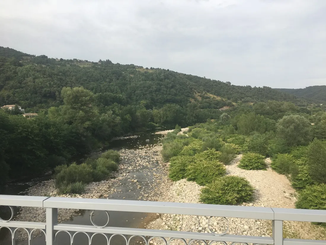 la-gare-des-amis-st-fortunat-sur-eyrieux-p2hjz
