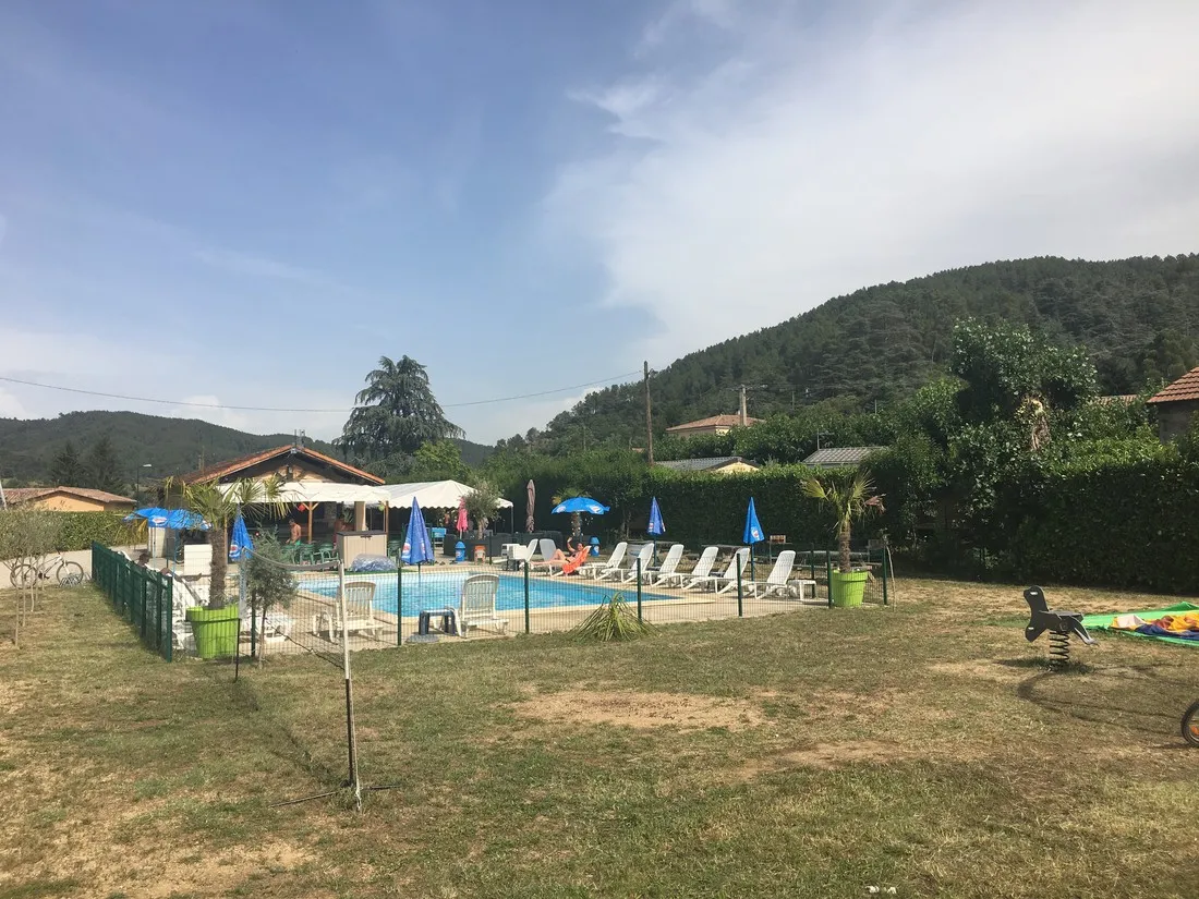 la-gare-des-amis-st-fortunat-sur-eyrieux-sozb2