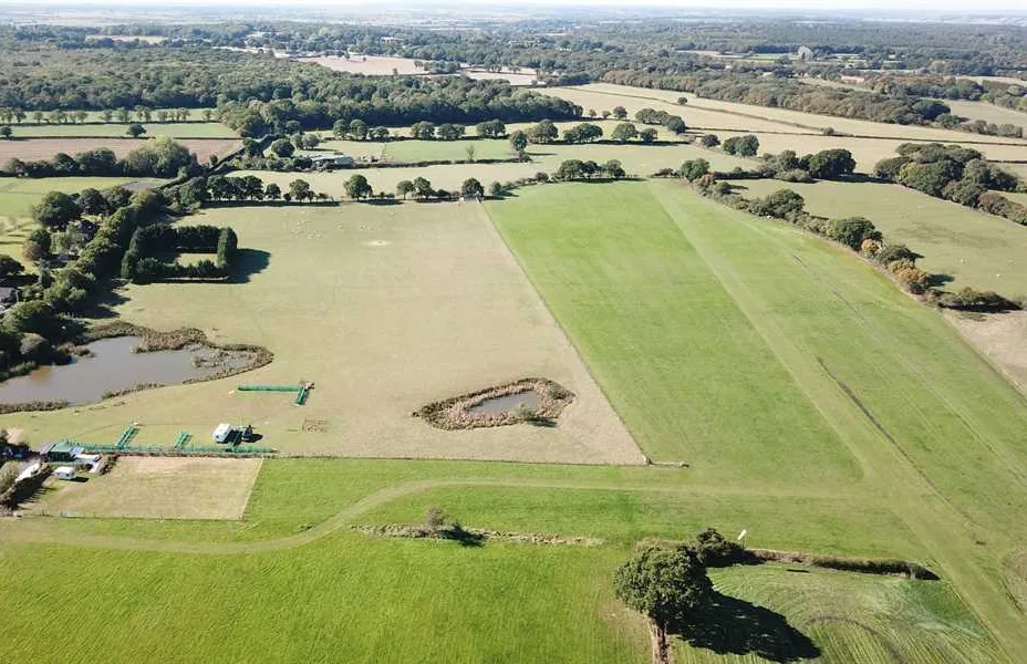 hamilton-farm-airfield-and-camping-certificated-location-ashford-2ood6