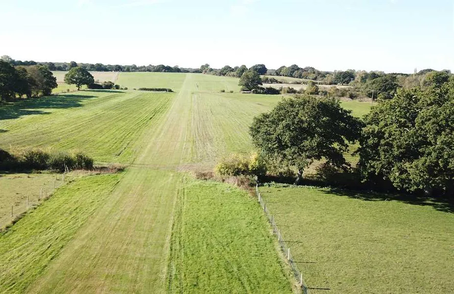 hamilton-farm-airfield-and-camping-certificated-location-ashford-kctqr
