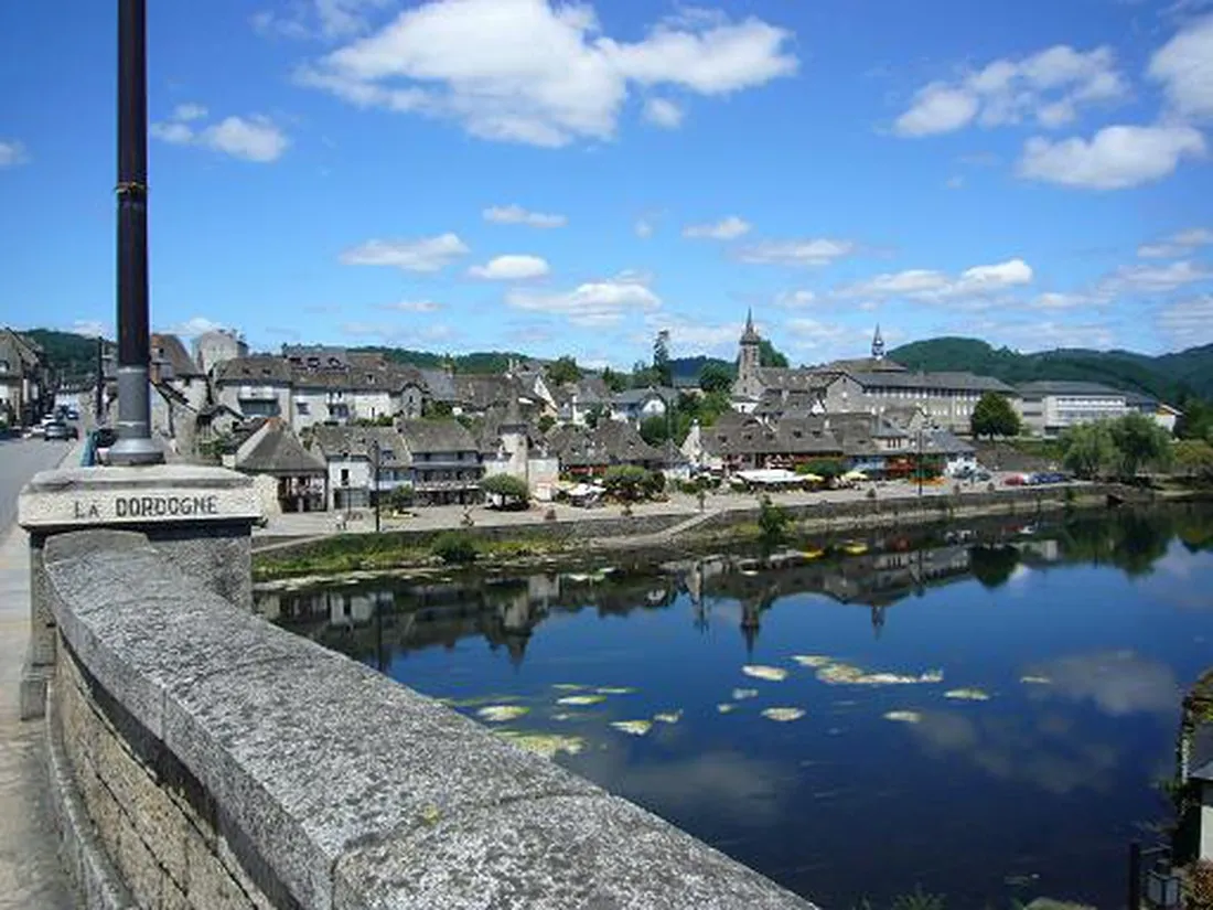 le-vieux-port-monceaux-sur-dordogne-correze-bzuj2