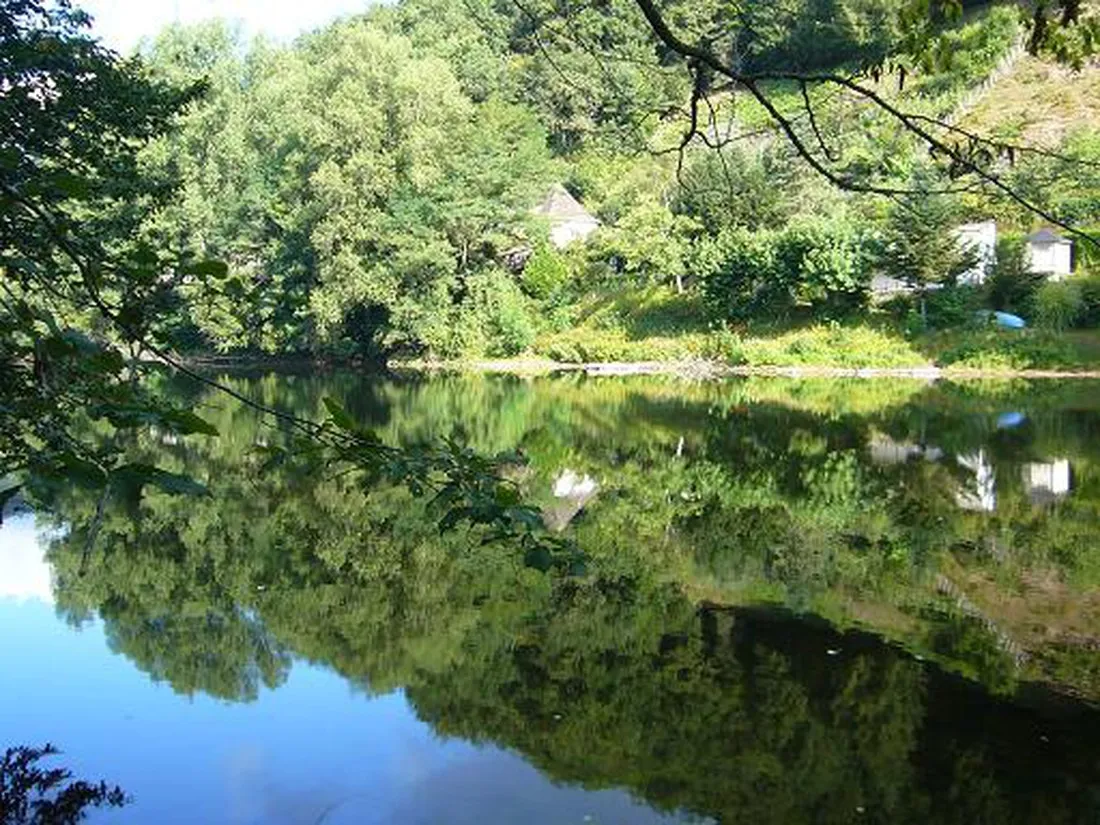 le-vieux-port-monceaux-sur-dordogne-correze-qsiuk