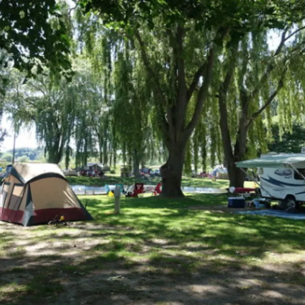 insta-launch-campground-marina-manistee-dg4o7