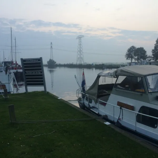 jachthaven-drijfveer-tusken-de-marren-akkrum-9mfbh