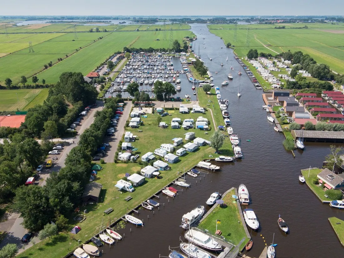 jachthaven-drijfveer-tusken-de-marren-akkrum-yhzmn