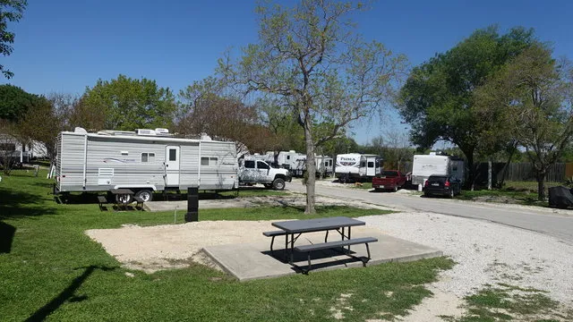 hill-country-cottage-rv-resort-new-braunfels-lwv7x