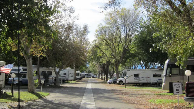 valencia-travel-village-castaic-lm8to