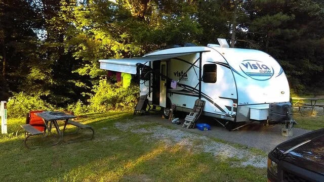 burr-oak-state-park-campground-glouster-r3ihk